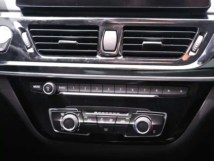 BMW 1 Series 2023 — фото 17