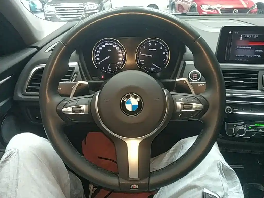 BMW 1 Series 2019 — фото 11