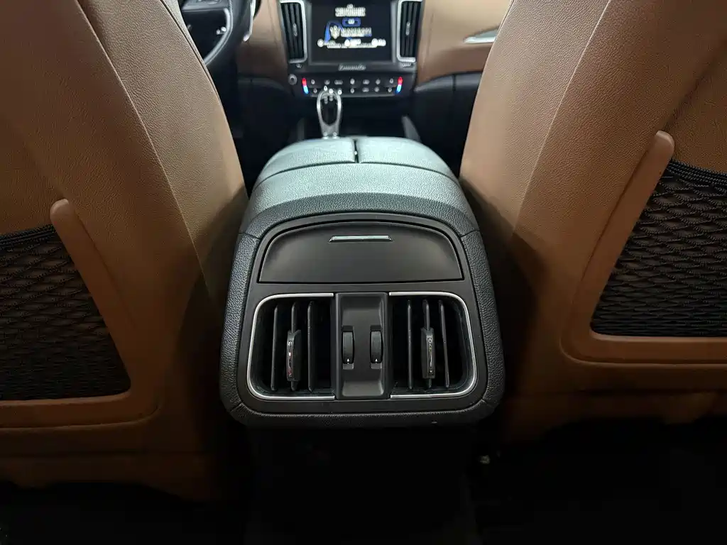 Maserati Levante 2017 — фото 20