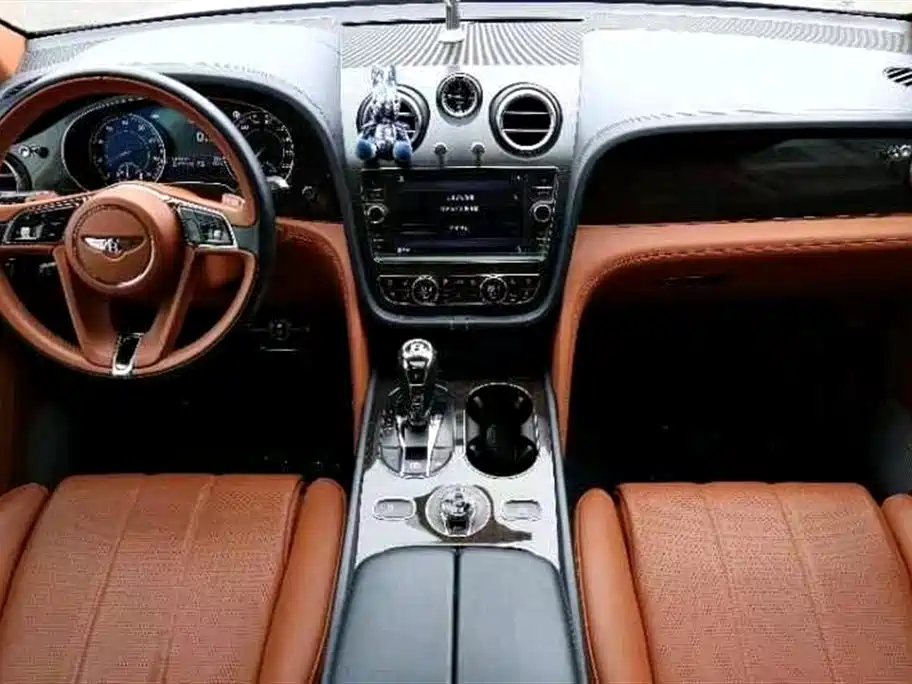 Bentley Bentayga 2018 — фото 6