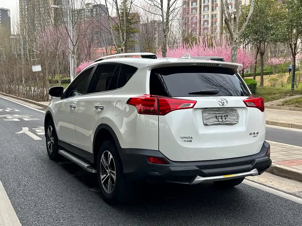 Toyota RAV4 2016 — фото 4
