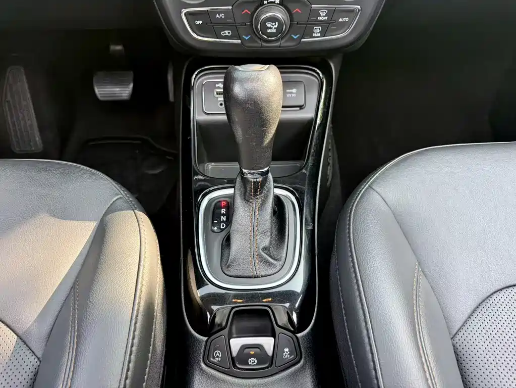 Jeep Compass 2019 — фото 14