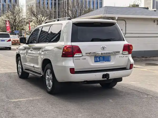 Toyota Land Cruiser 2012