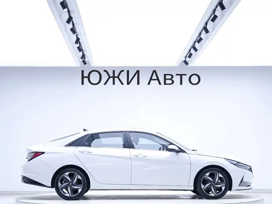 Hyundai Elantra 2023 — фото 4