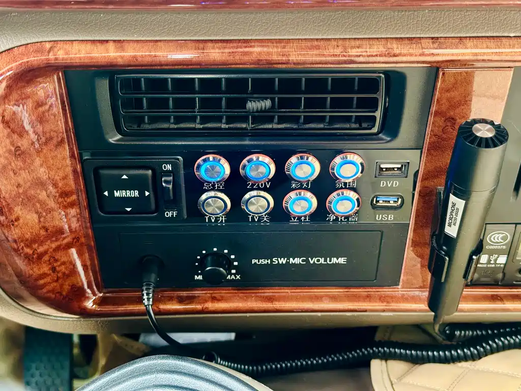 Toyota Coaster 2021 — фото 17