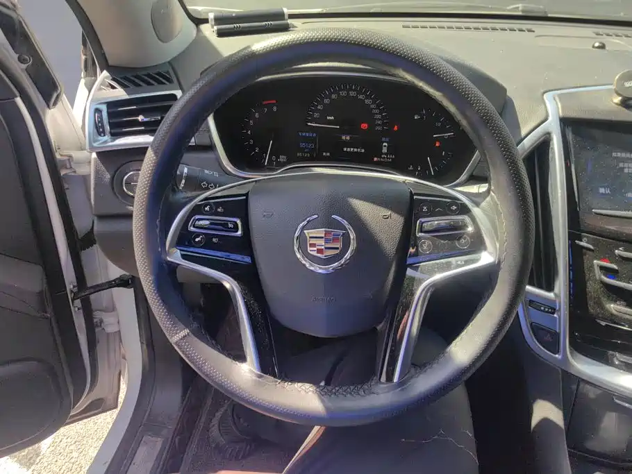 Cadillac SRX 2016 — фото 15