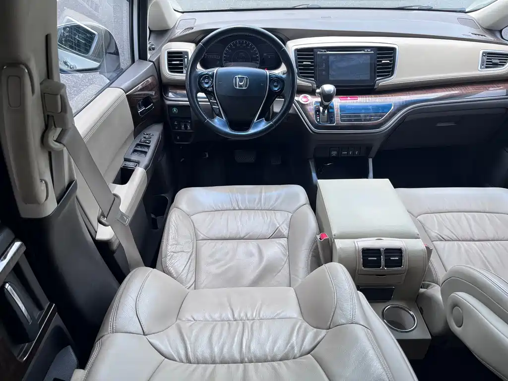Honda Odyssey 2015 — фото 13