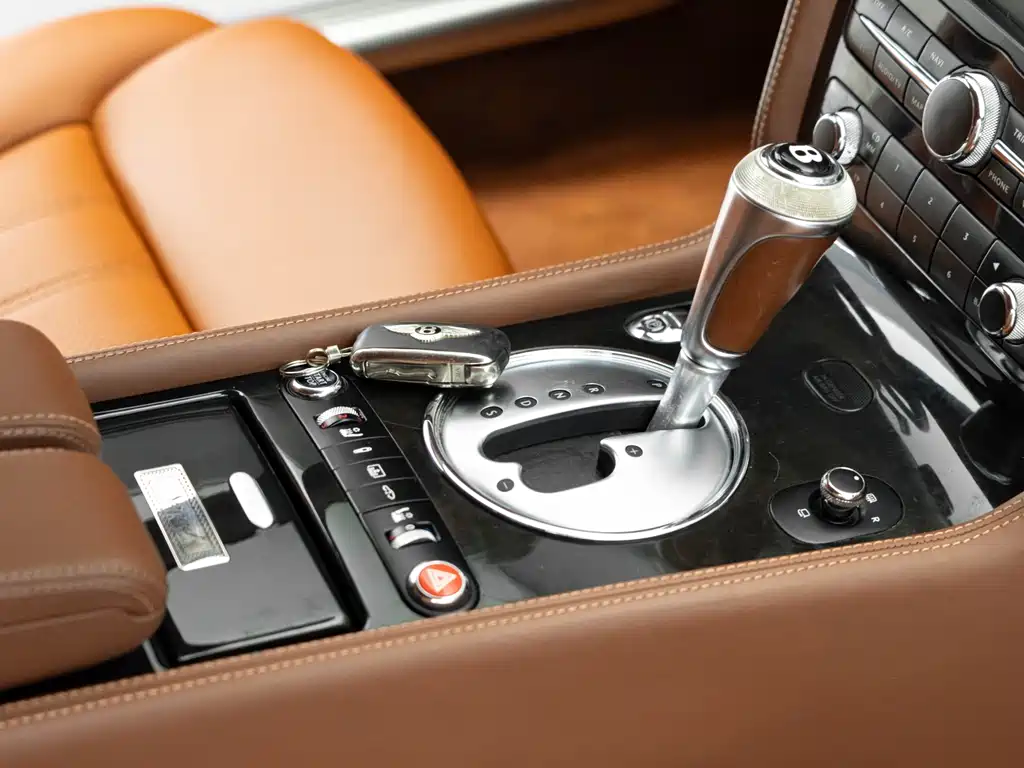 Bentley Flying Spur 2011 — фото 10