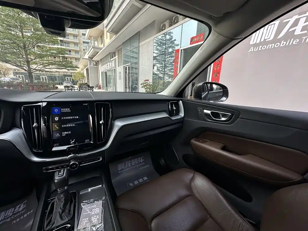 Volvo XC60 2020 — фото 17