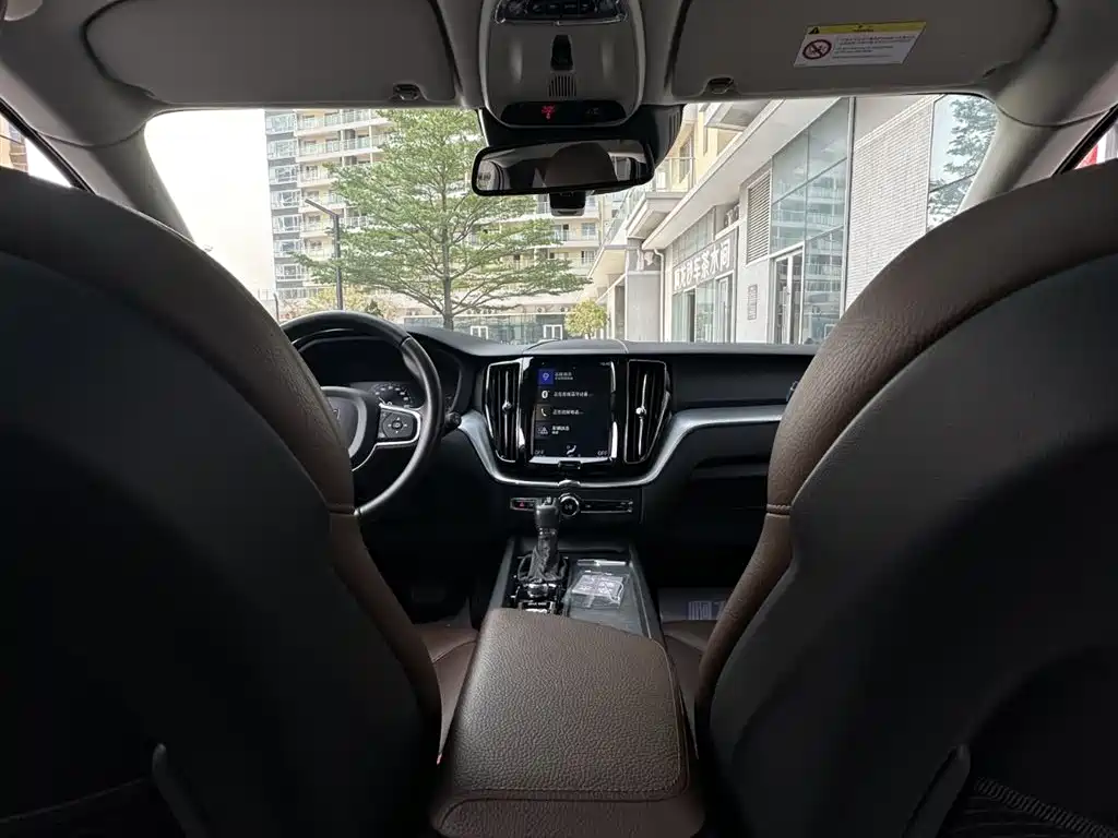 Volvo XC60 2020 — фото 18