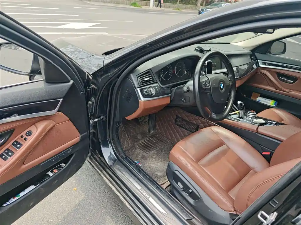 BMW 5 Series 2015 — фото 17