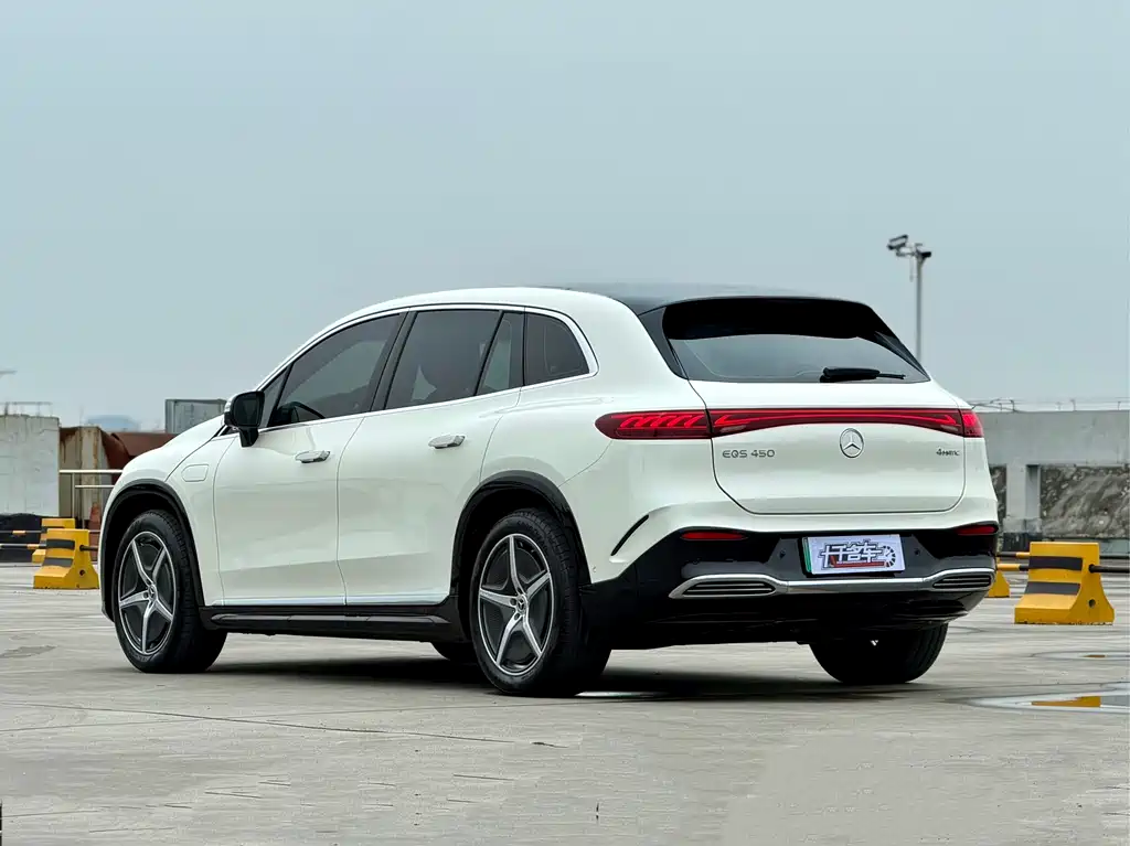 Mercedes-Benz EQS SUV 2023 — фото 3