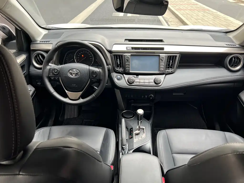 Toyota RAV4 2016 — фото 12