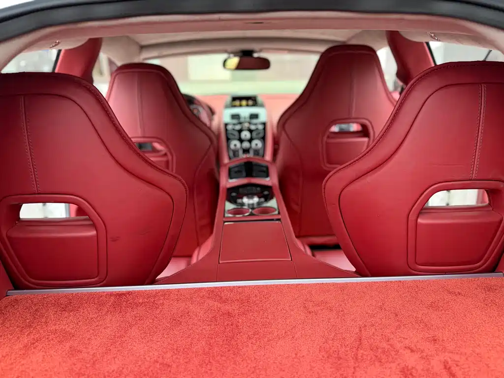 Aston Martin Rapide 2019 — фото 8