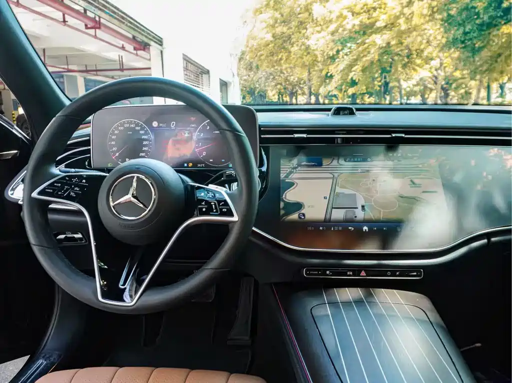 Mercedes-Benz E-Class 2024 — фото 16