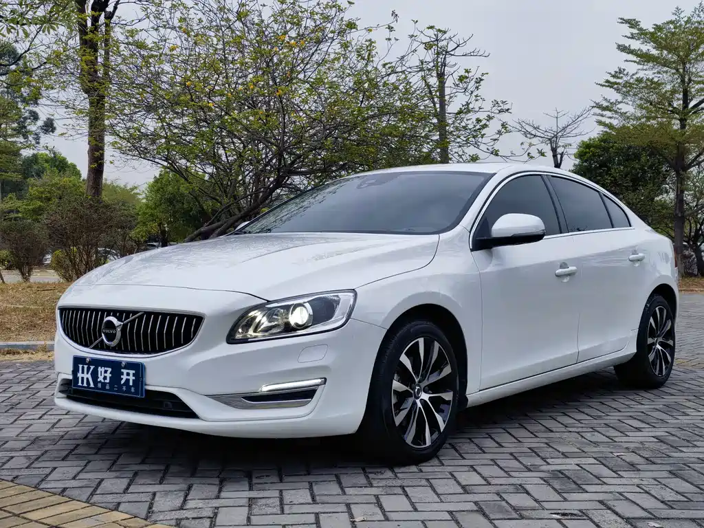 Volvo S60 2020 — фото 1