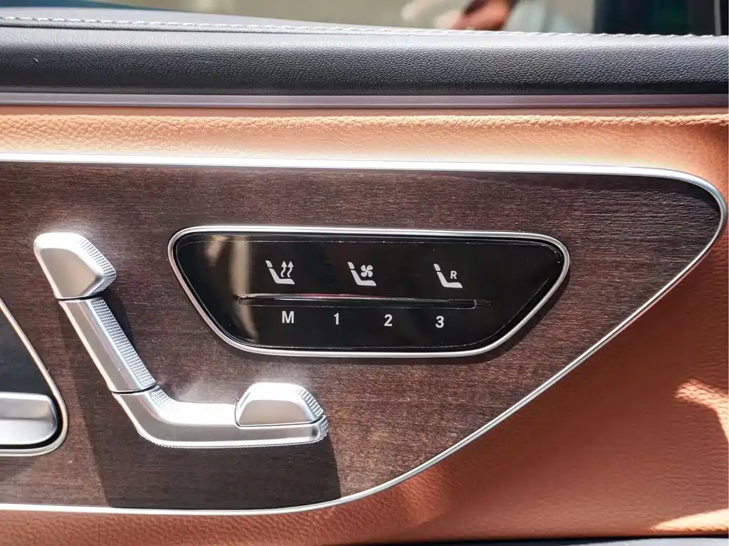 Mercedes-Benz E-Class 2024 — фото 28
