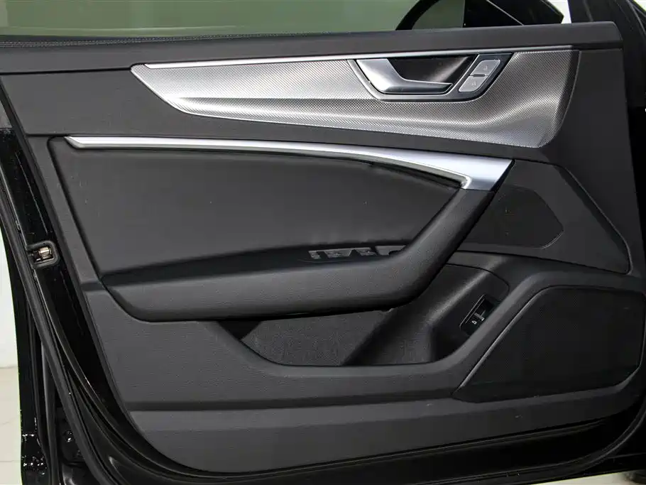 Audi A6L 2025 — фото 17