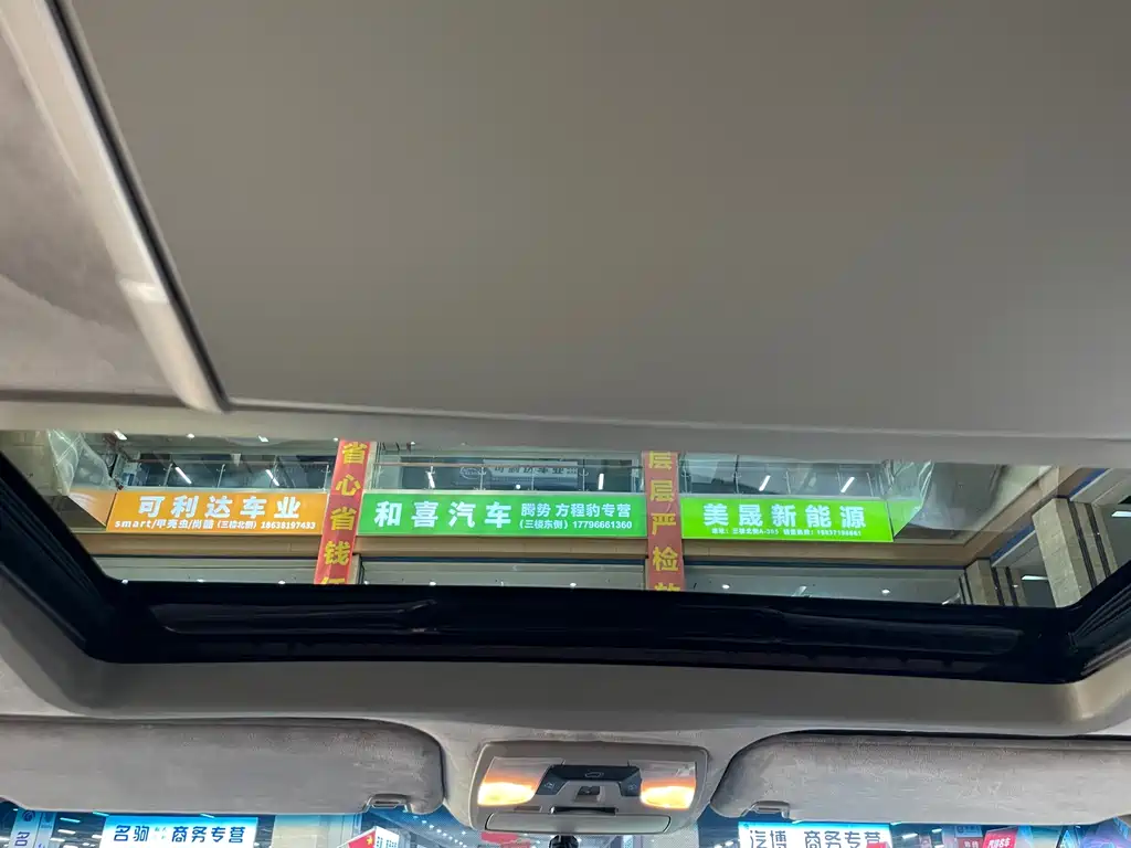 Toyota Sienna 2017 — фото 13