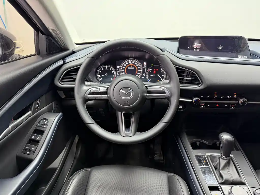 Mazda CX-30 2021 — фото 11