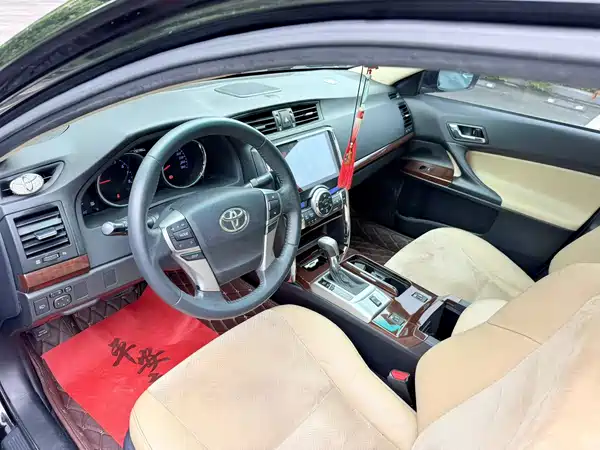 Toyota Reiz 2014