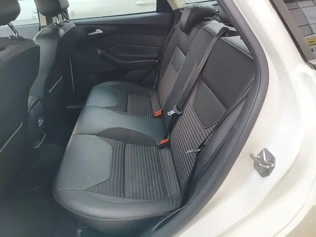 Ford Focus 2015 — фото 17