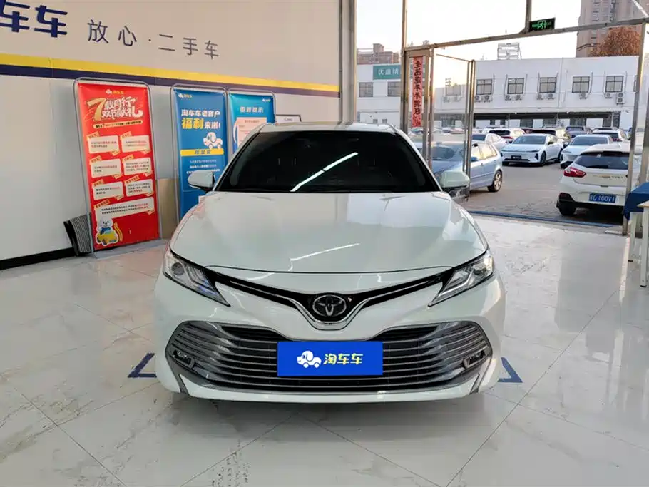 Toyota Camry 2021 — фото 2