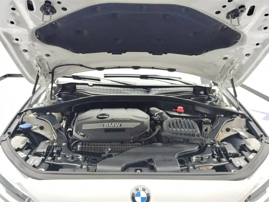 BMW 1 Series 2021 — фото 10