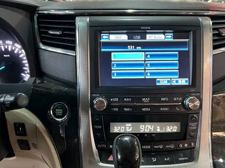 Toyota Alphard 2016 — фото 10