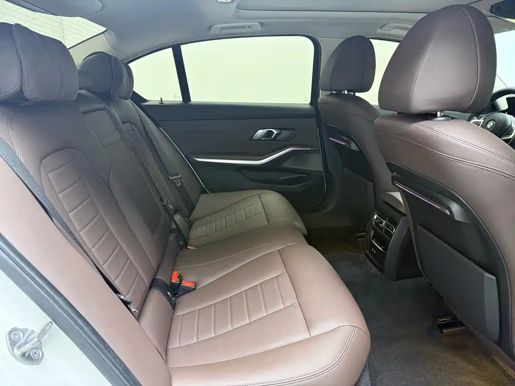 BMW 3 Series 2019 — фото 16