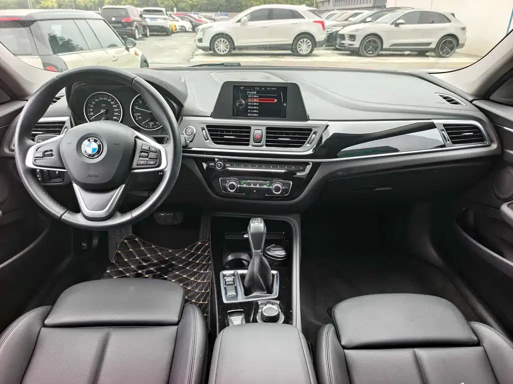 BMW 1 Series 2017 — фото 15