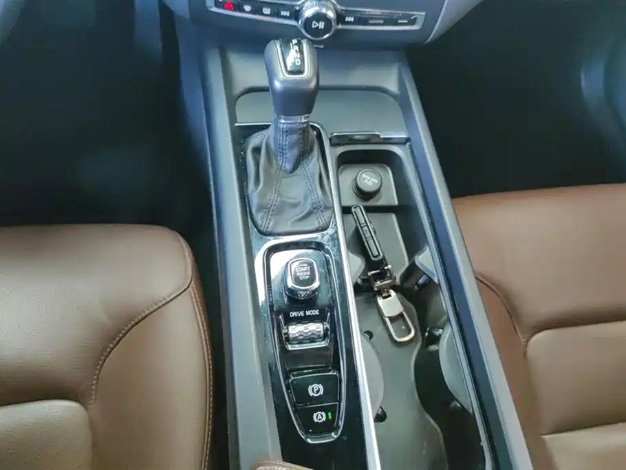Volvo XC60 2021 — фото 16
