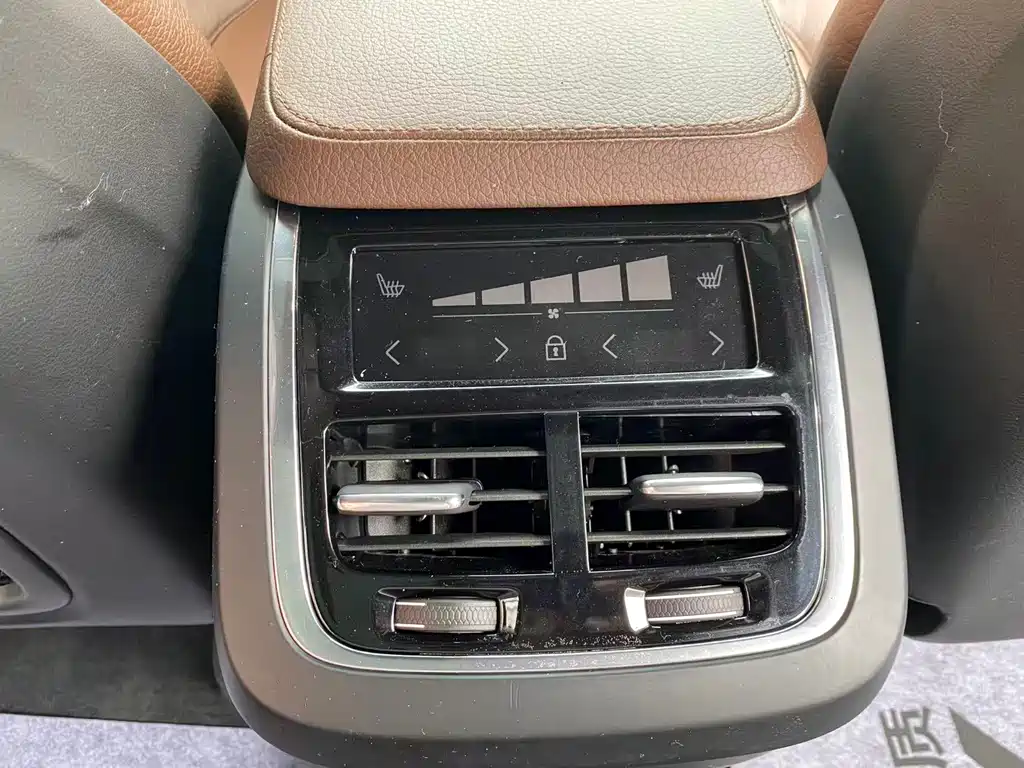 Volvo XC90 2021 — фото 12