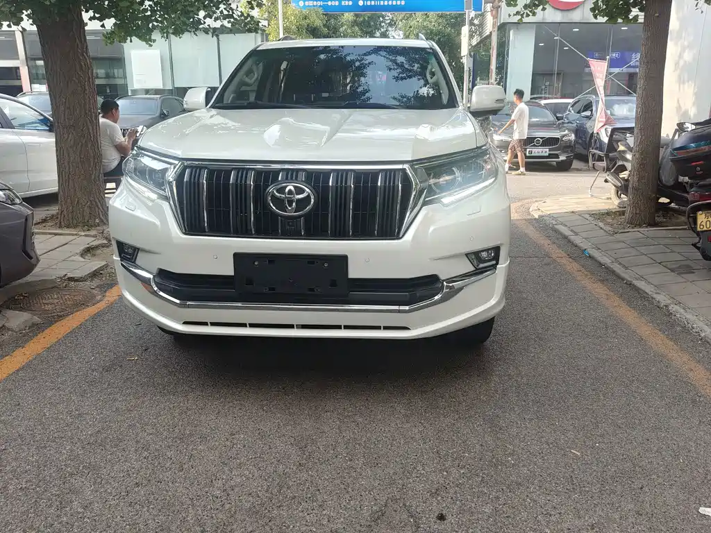 Toyota Prado 2019 — фото 1