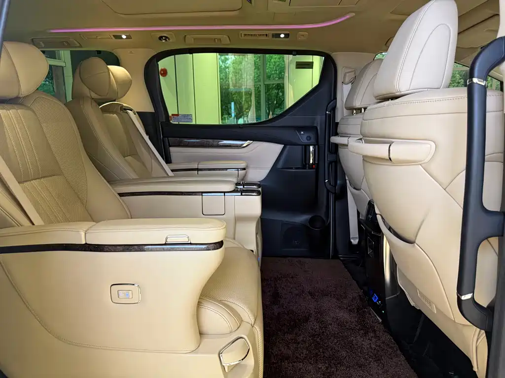 Toyota Alphard 2021 — фото 10