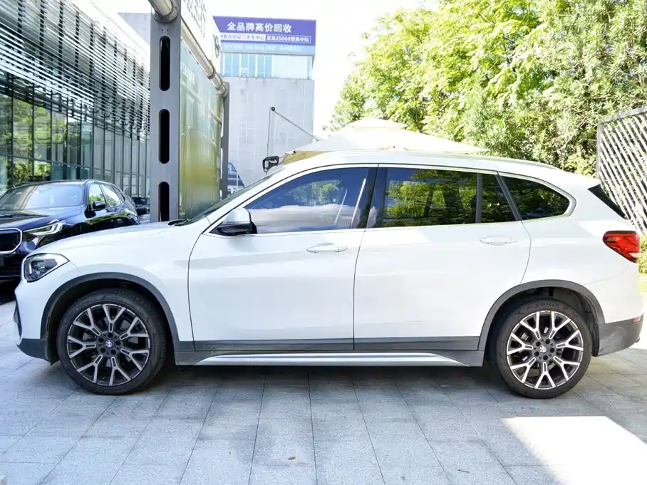 BMW X1 2021 — фото 4