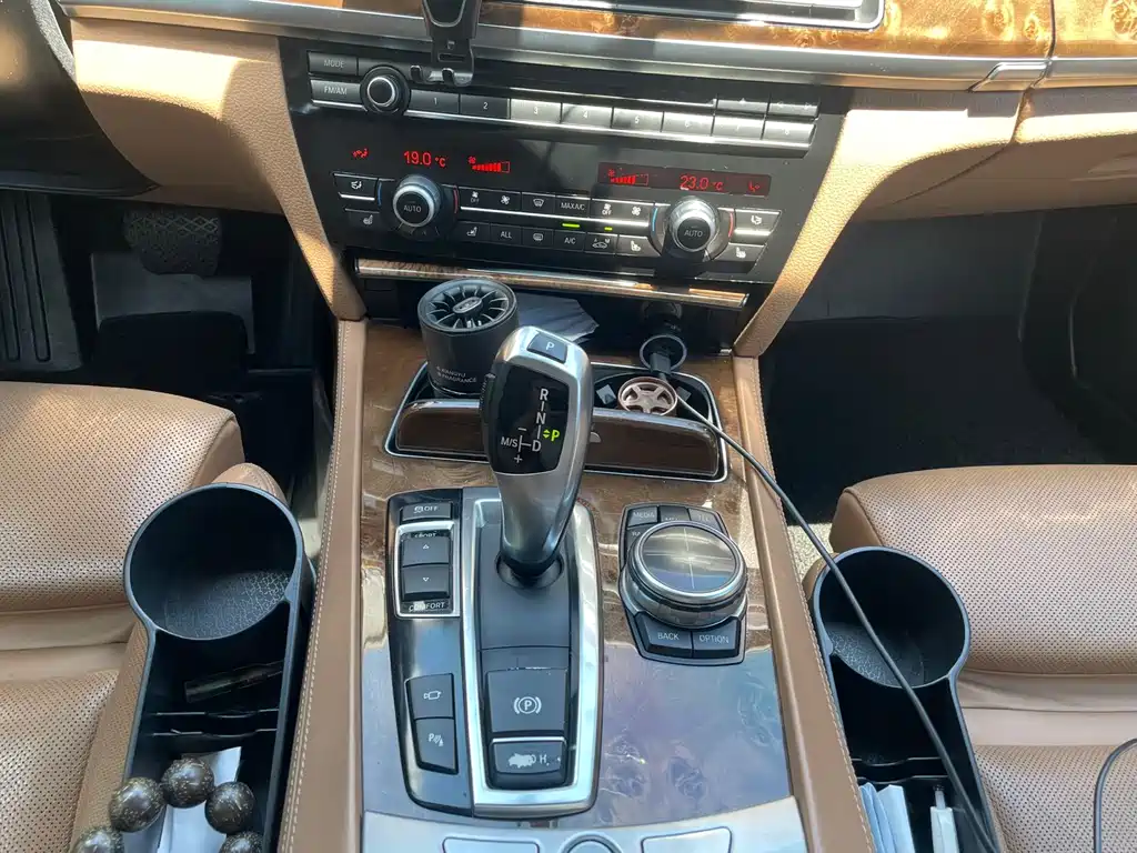 BMW 7 Series 2013 — фото 10