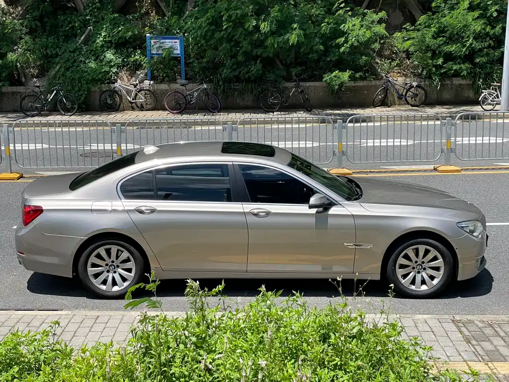 BMW 7 Series 2013 — фото 21