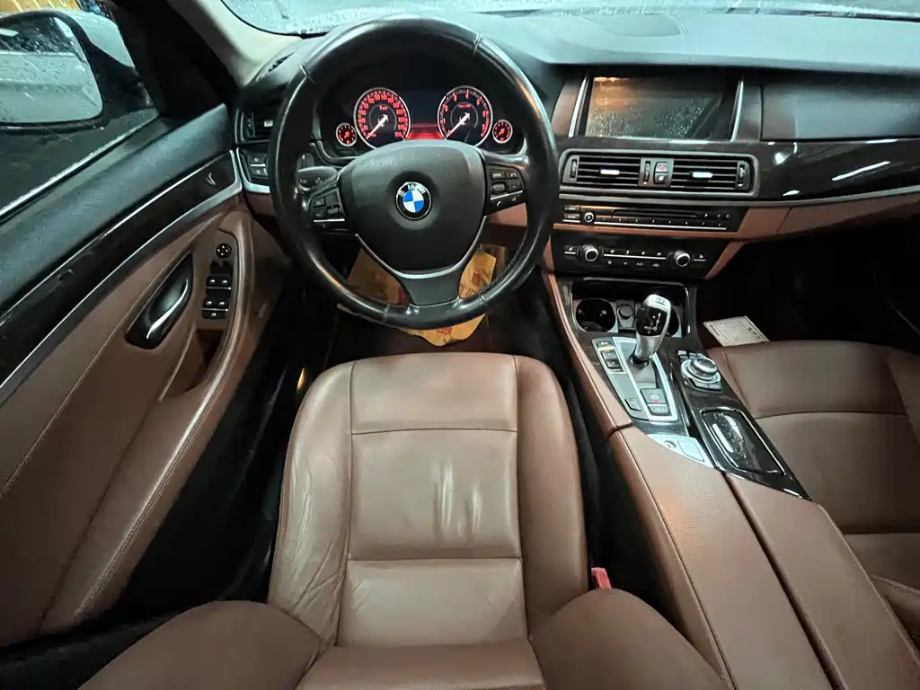 BMW 5 Series 2017 — фото 9