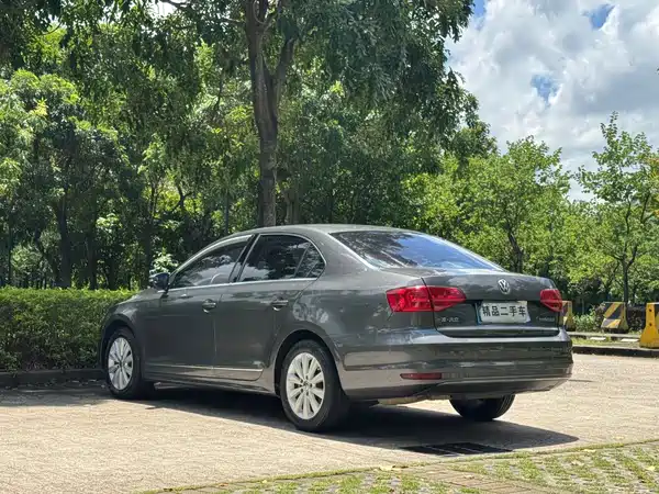 Volkswagen Sagitar 2016