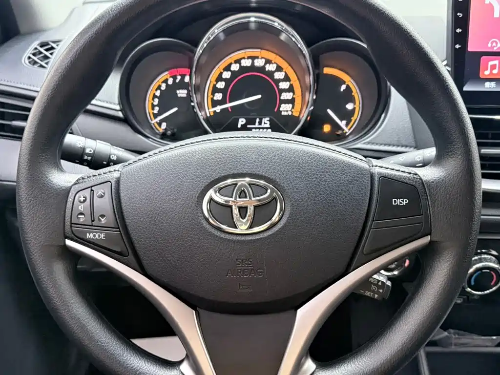 Toyota Yaris L 2023 — фото 13