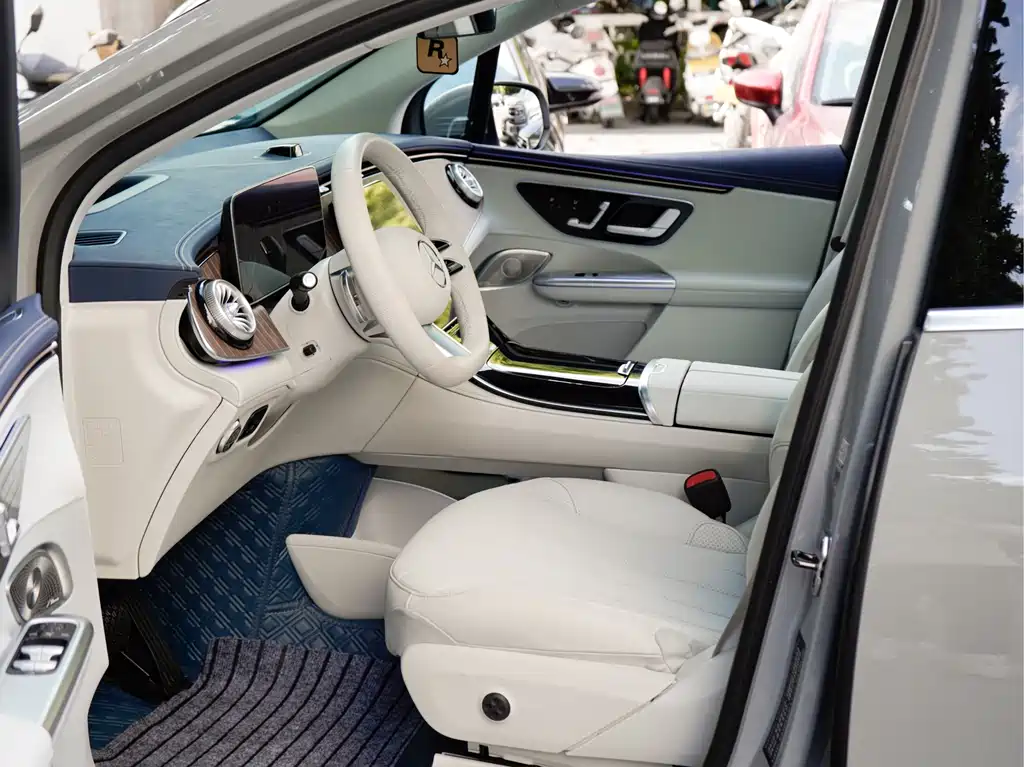Mercedes-Benz EQE SUV 2025 — фото 11