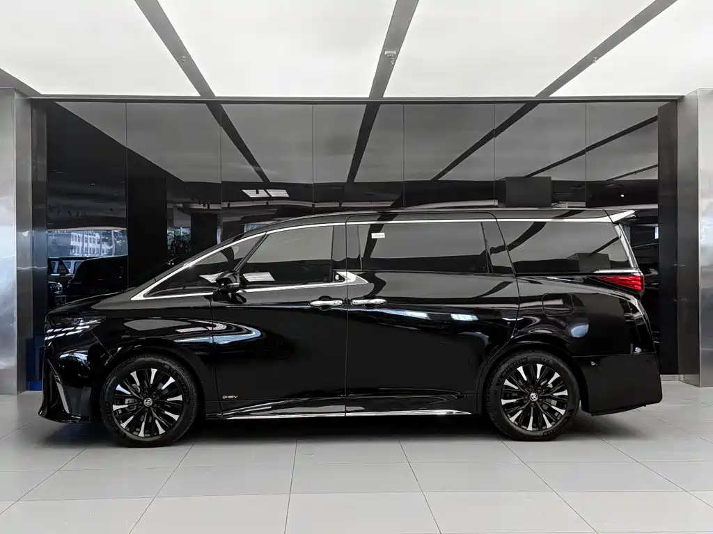 Toyota Alphard 2025 — фото 3