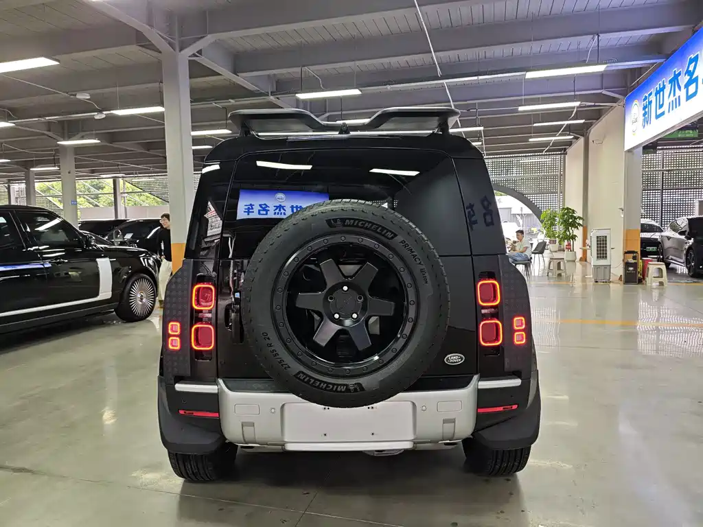 Land Rover Defender 2022 — фото 15