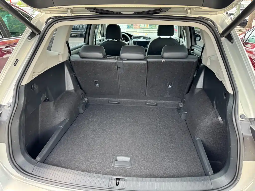 Volkswagen Tiguan L 2020 — фото 11
