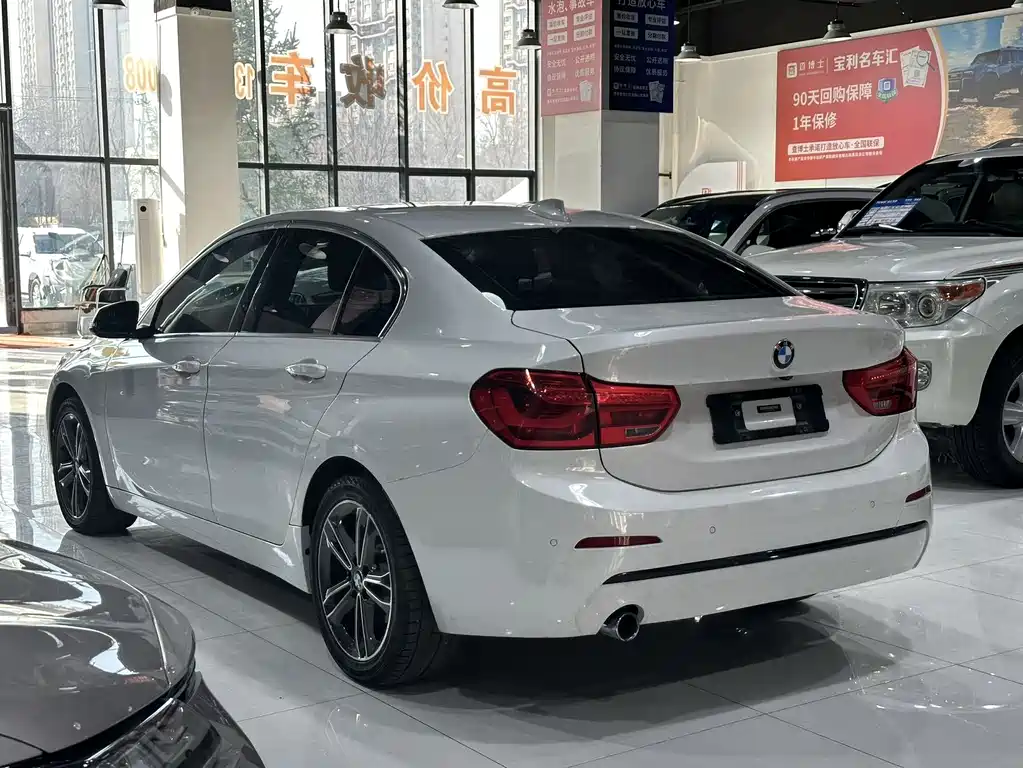 BMW 1 Series 2019 — фото 9