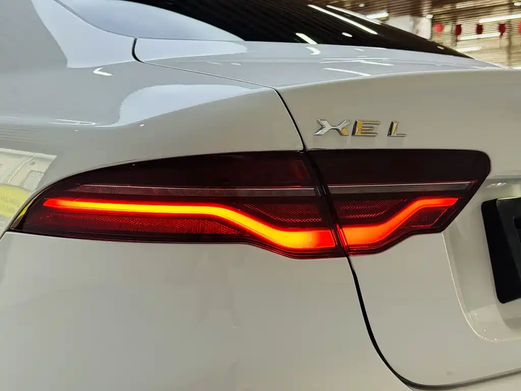 Jaguar XEL 2020 — фото 19