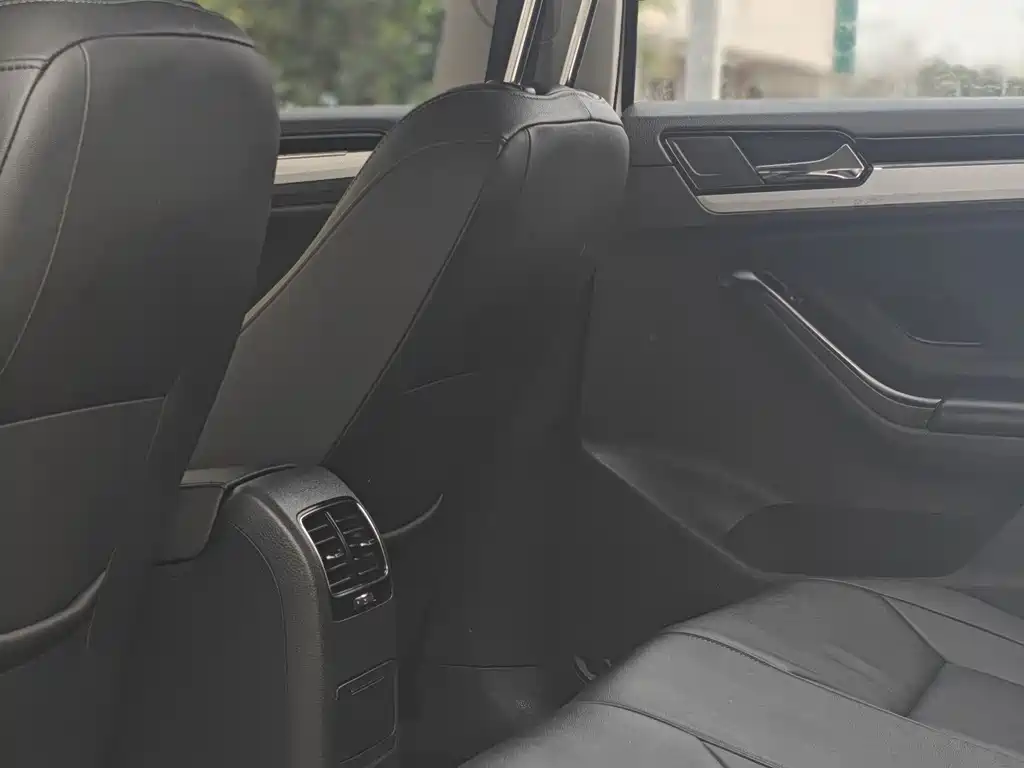 Volkswagen Sagitar 2019