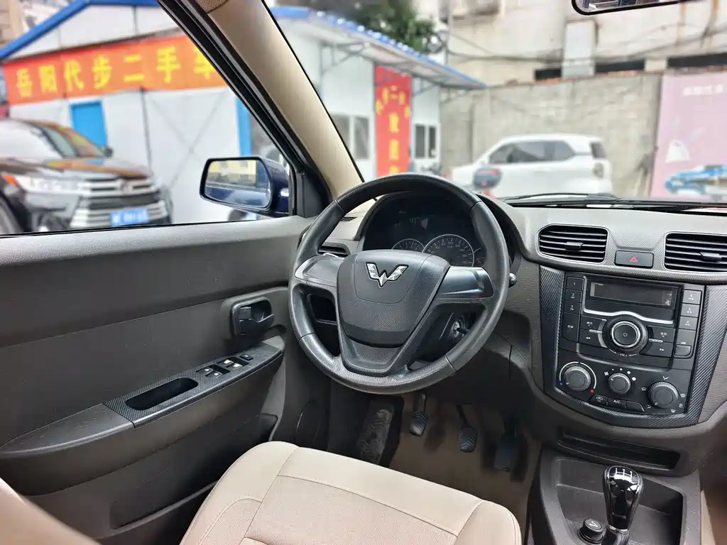 Wuling Hongguang 2015 — фото 7