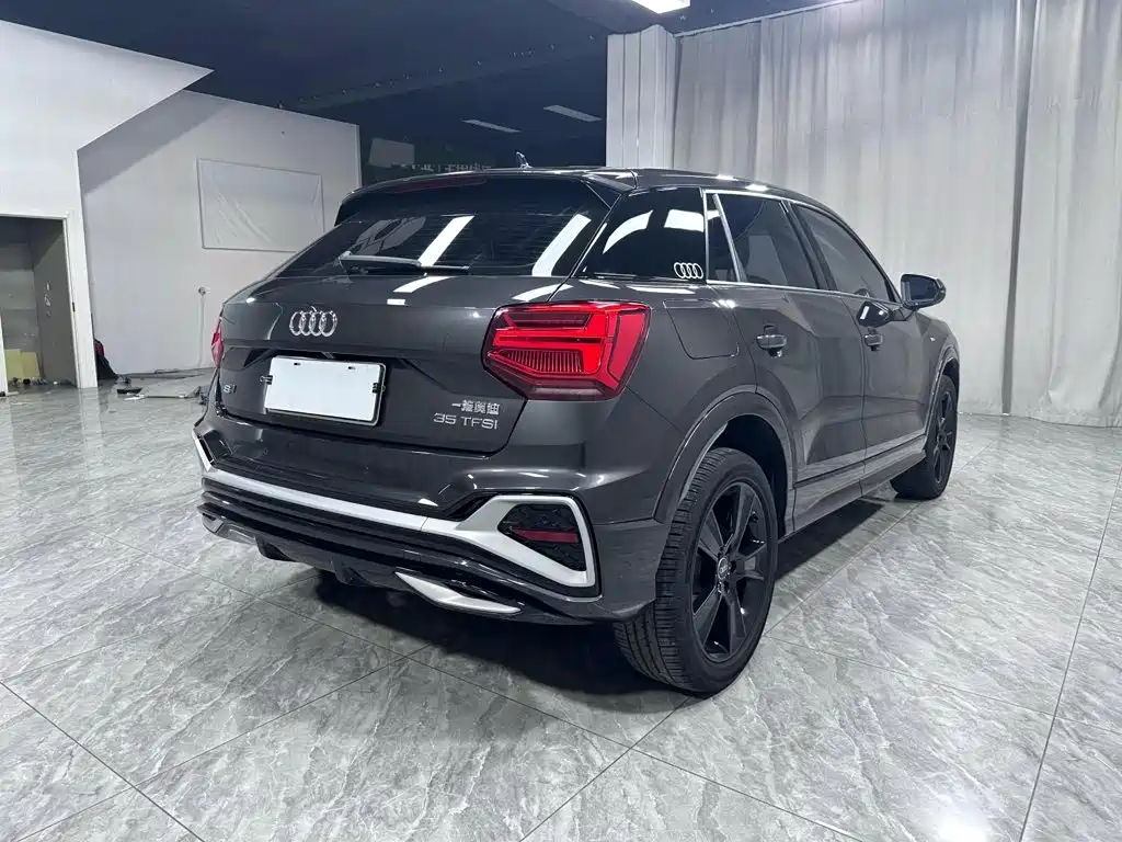 Audi Q2L 2023